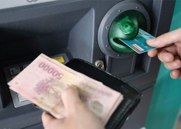 Cách Rút Tiền ATM Bằng Thẻ Chip tại Cây ATM Ngân Hàng 2022