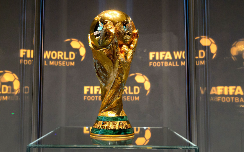 Cúp Vàng World Cup 2022 làm bằng gì, kích thước, cân nặng kg
