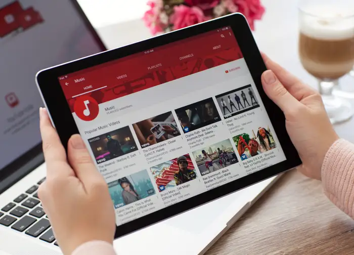 App xem video kiếm tiền rút tiền về Momo