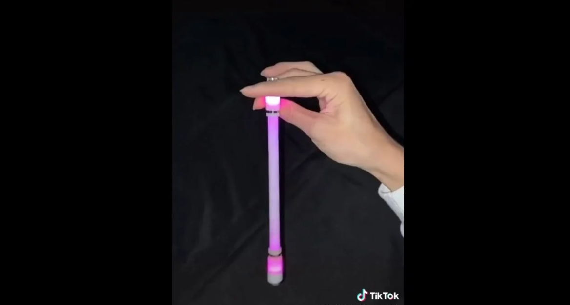 Cách quay bút bằng kỹ thuật FingerPass