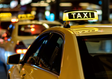 Có nên chạy taxi không? 1 tháng thu nhập bao nhiêu tiền 2024?